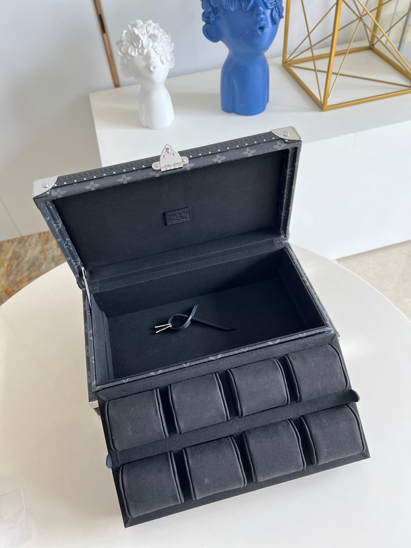 Louis Vuitton  8 Watch Case